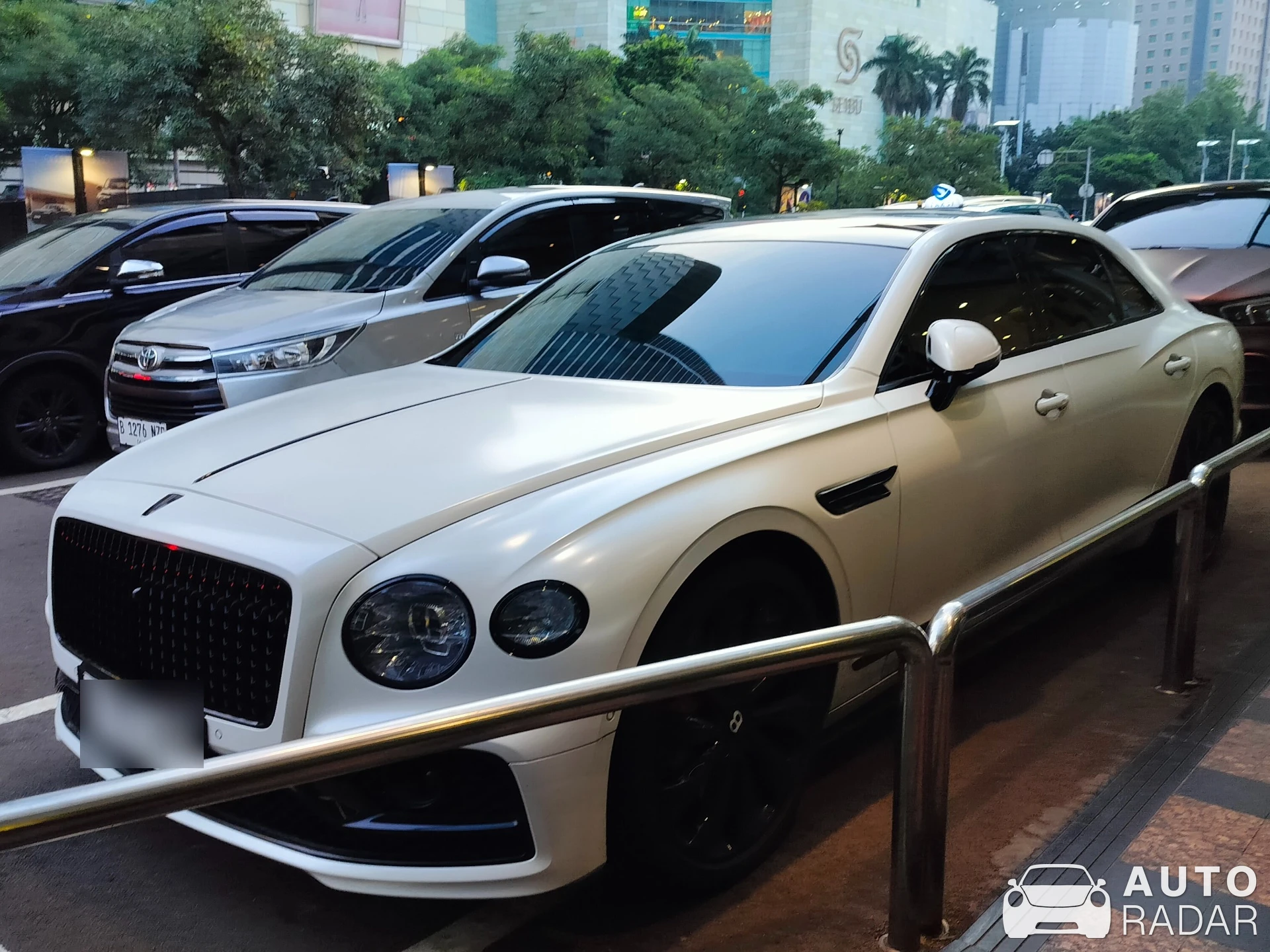 Bentley Flying Spur Hybrid spotted in Kota Jakarta Pusat, Indonesia
