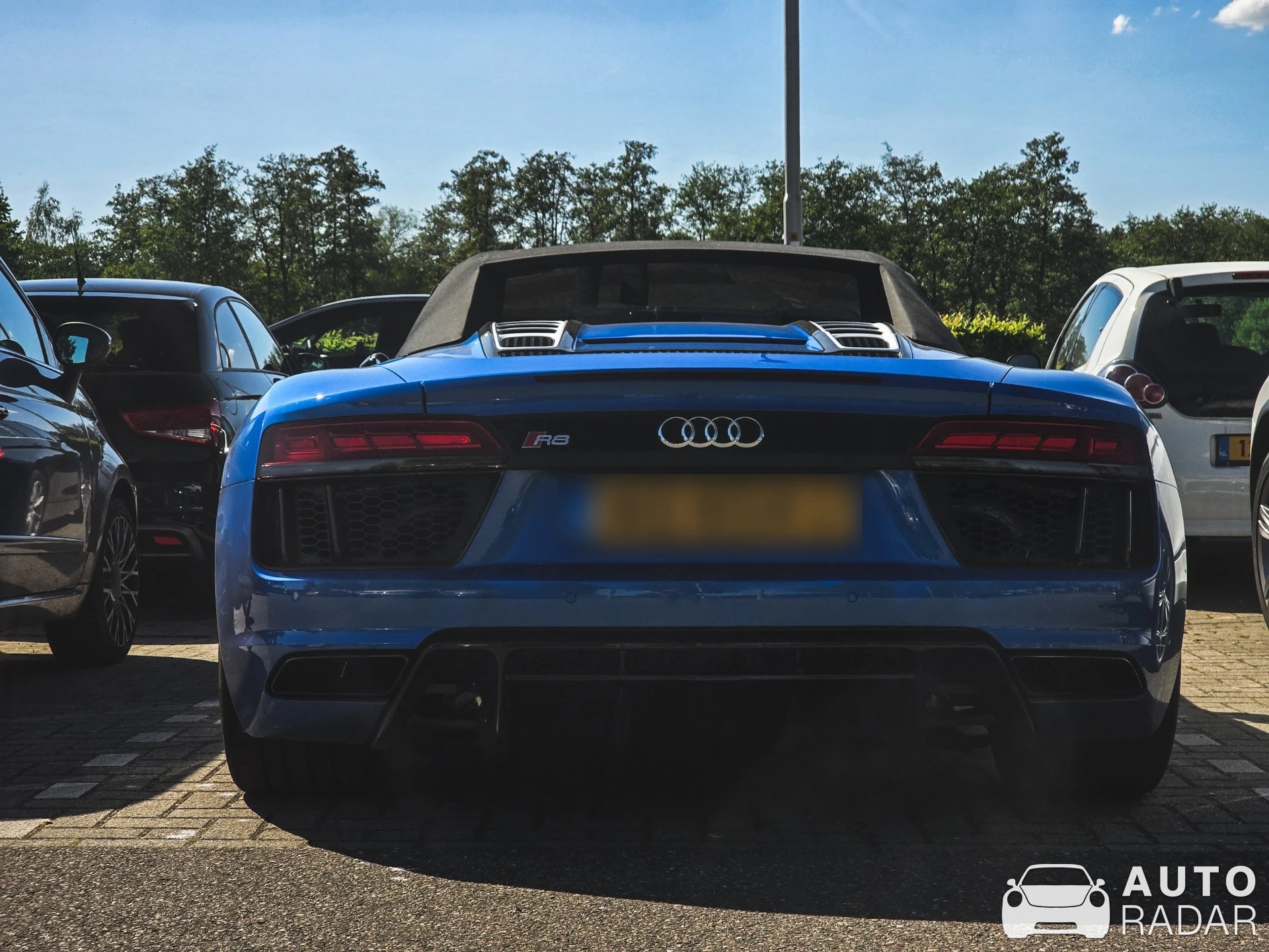 Audi R8 V10 Spyder 2016 spotted in Reeuwijk
