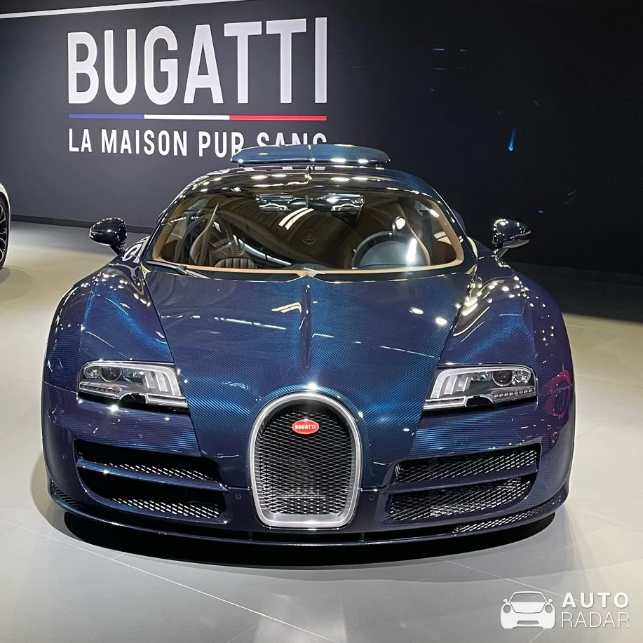 Bugatti Veyron 16.4 Grand Sport Vitesse spotted in Paris, France