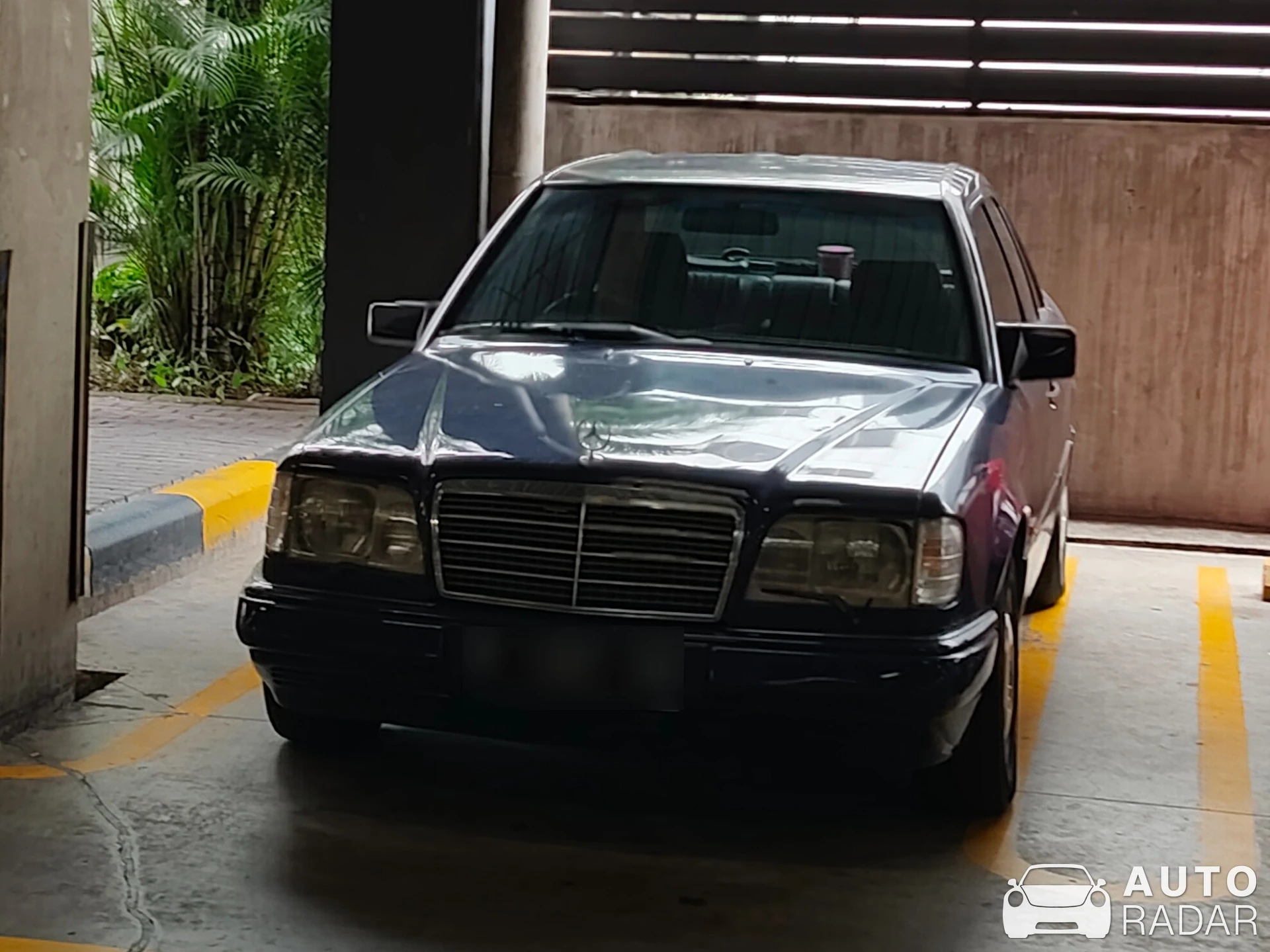 Mercedes-Benz E-Klasse W124 spotted in Tangerang, Indonesia