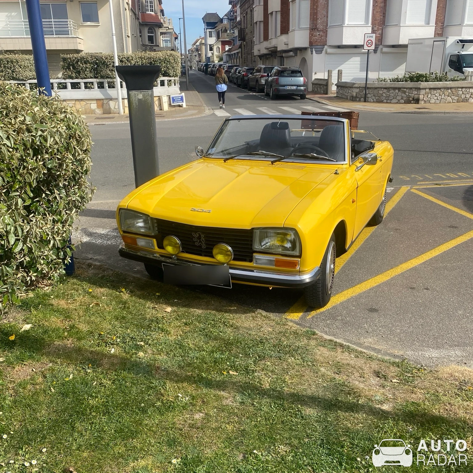 Peugeot 304 Cabriolet spotted in Le Touquet-Paris-Plage, France