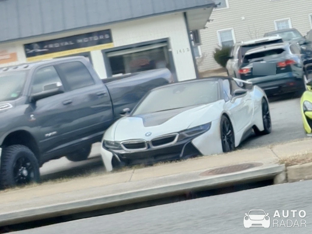 BMW i8 Roadster spotted in Front Royal, United States