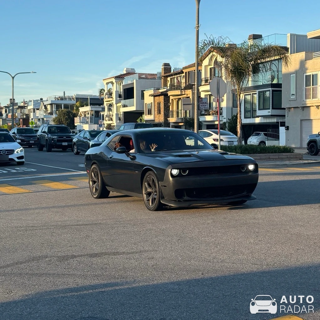 Dodge Challenger R/T spotted in Hermosa Beach, United States