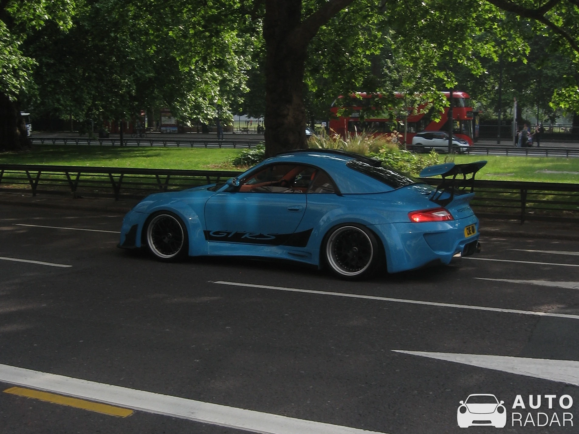 Porsche 996 GT3 RSR spotted in Greater London, United Kingdom