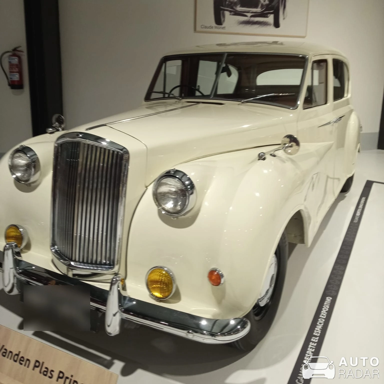 Daimler Double Six Vanden Plas spotted in Arteixo