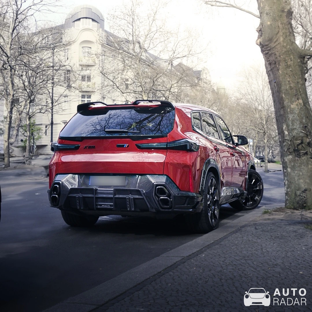 BMW XM G09 Label Red Larte Design spotted in Berlin