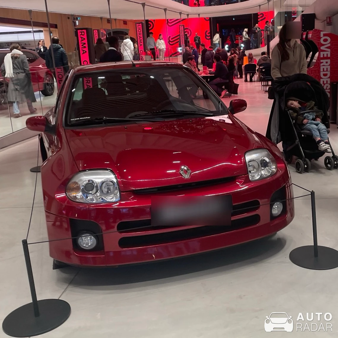 Renault Clio V6 spotted in Paris