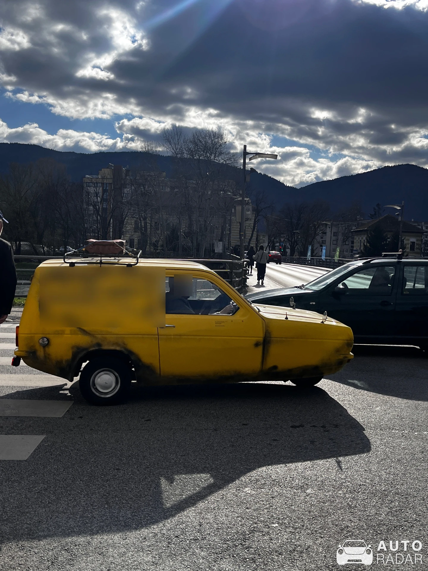 Reliant Robin MkI spotted in Ilidža