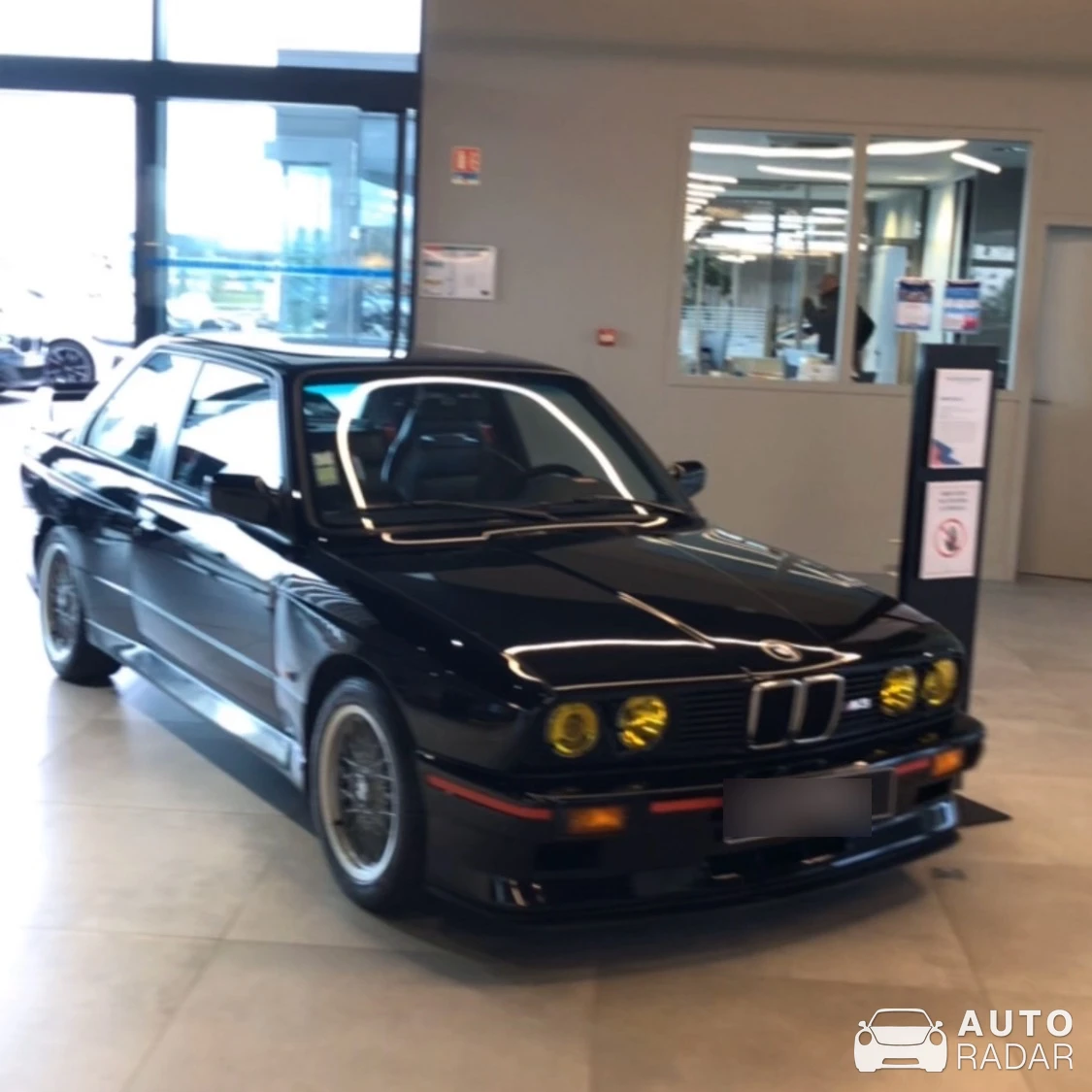 BMW M3 E30 Sport Evolution spotted in Vénissieux, France