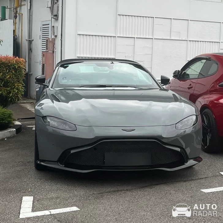 Aston Martin V8 Vantage Roadster spotted in Singapore, Singapore