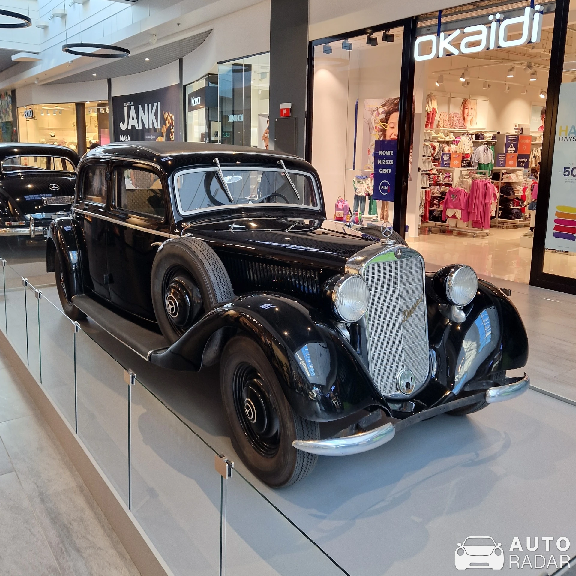 Mercedes-Benz 260 D spotted in Janki