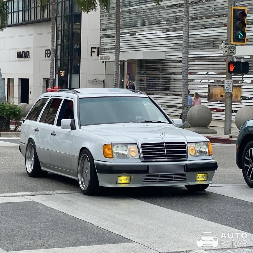 Mercedes-Benz E-Klasse Estate S214 spotted in Beverly Hills