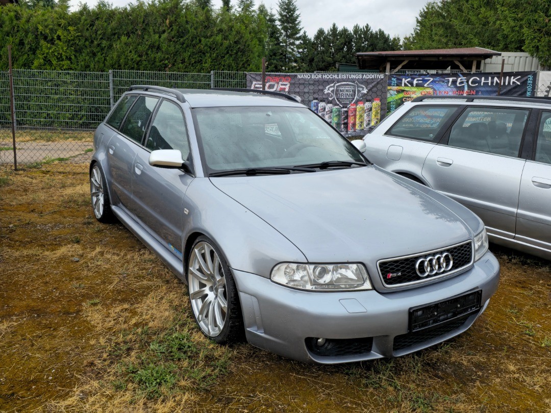 Audi RS4 Avant B5
