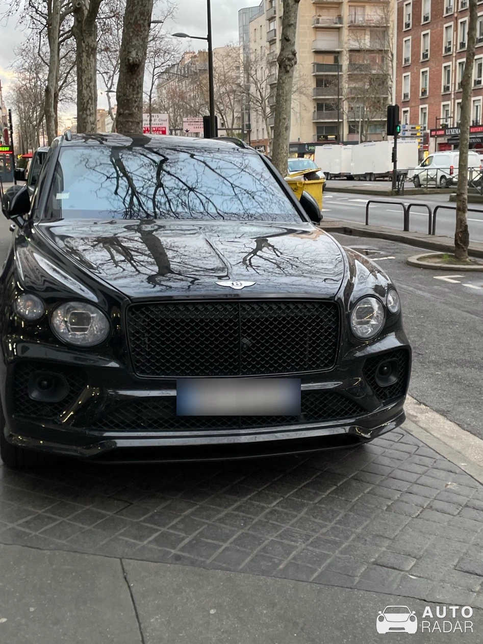 Bentley Bentayga V8 spotted in Boulogne-Billancourt, France