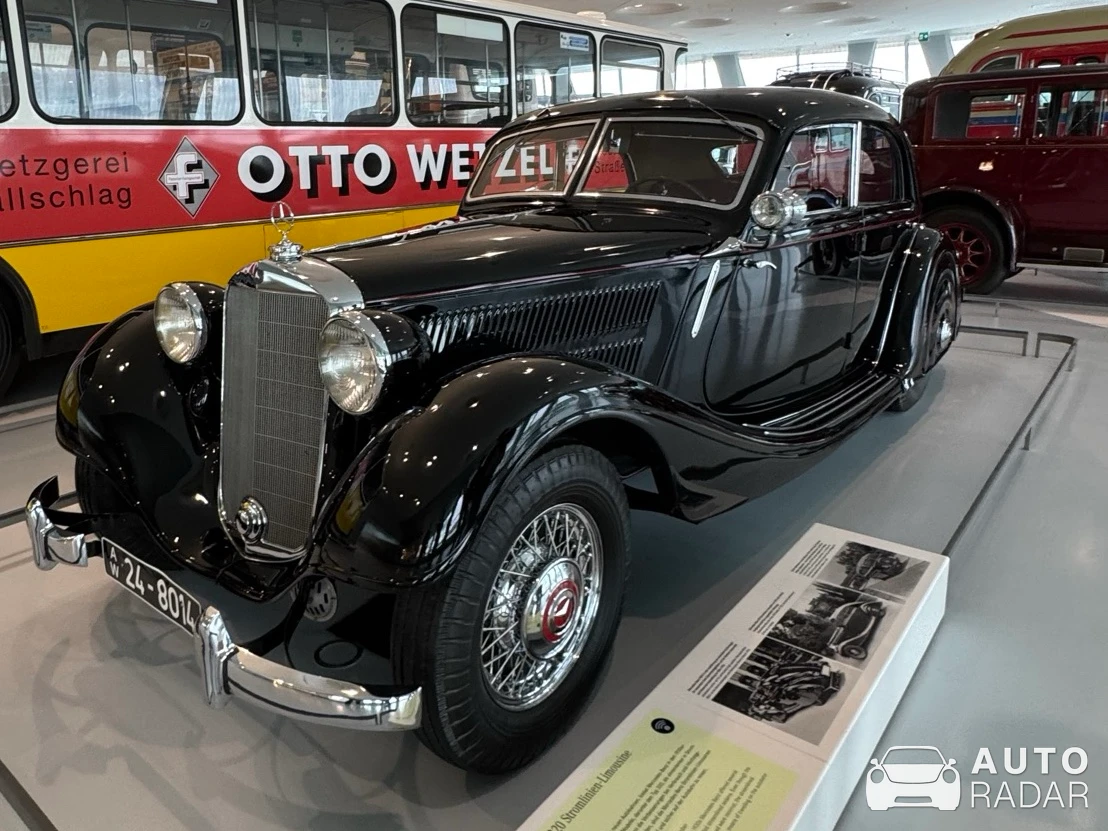 Mercedes-Benz 320 Stromlinien-Limousine spotted in Stuttgart, Deutschland