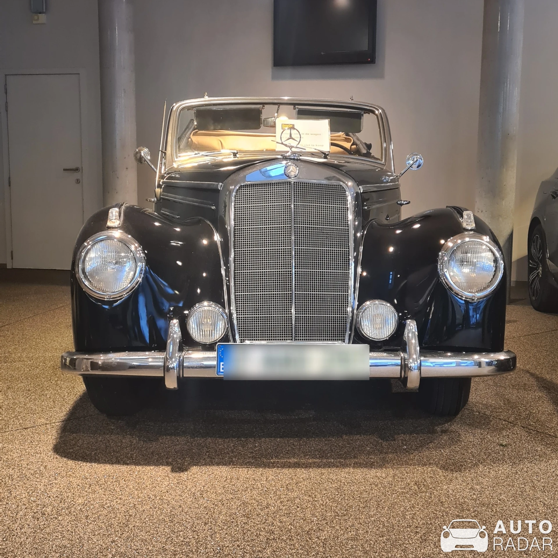Mercedes-Benz 220 spotted in Gent, Belgium