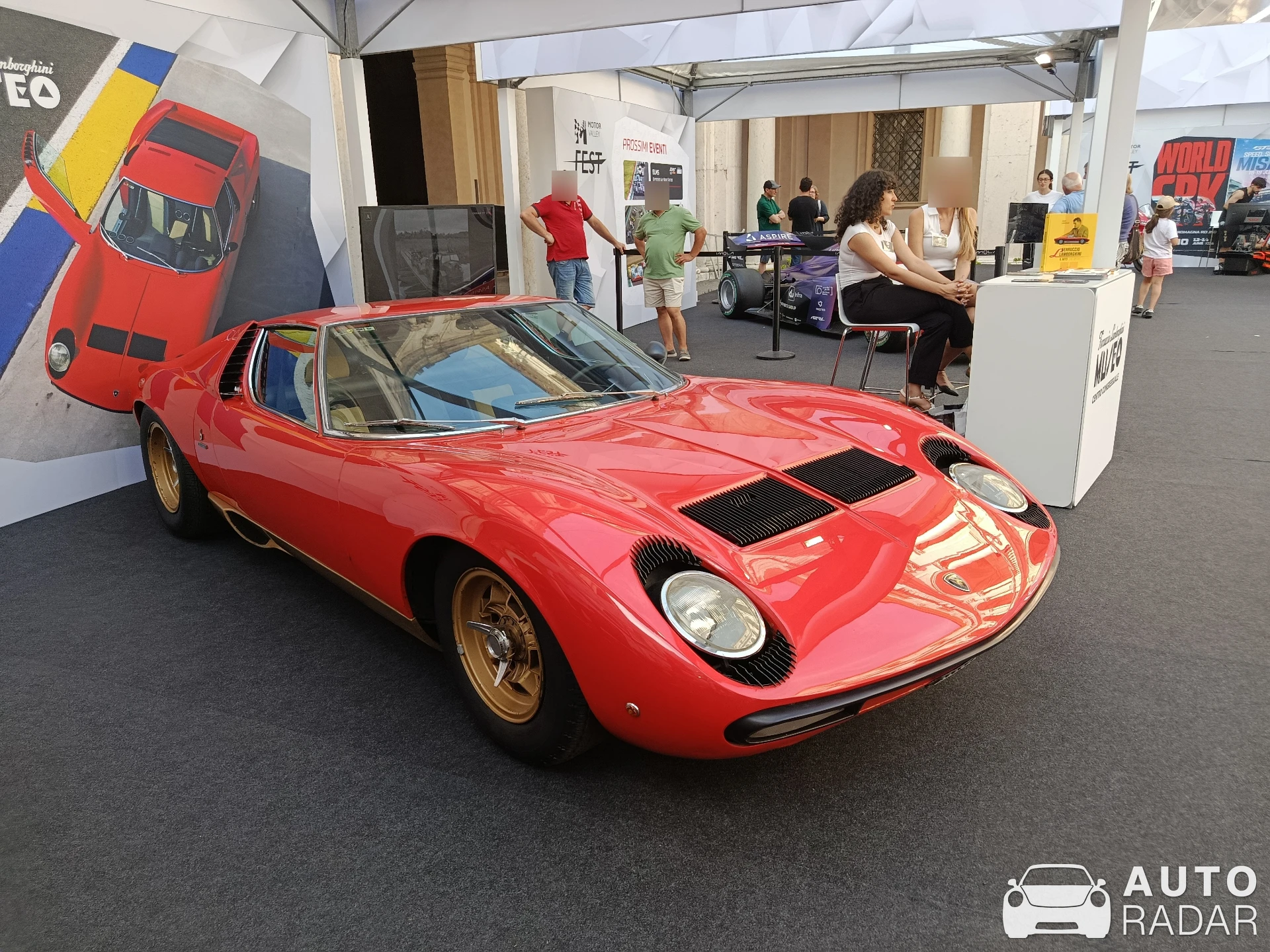Lamborghini Miura P400 SV spotted in Modena