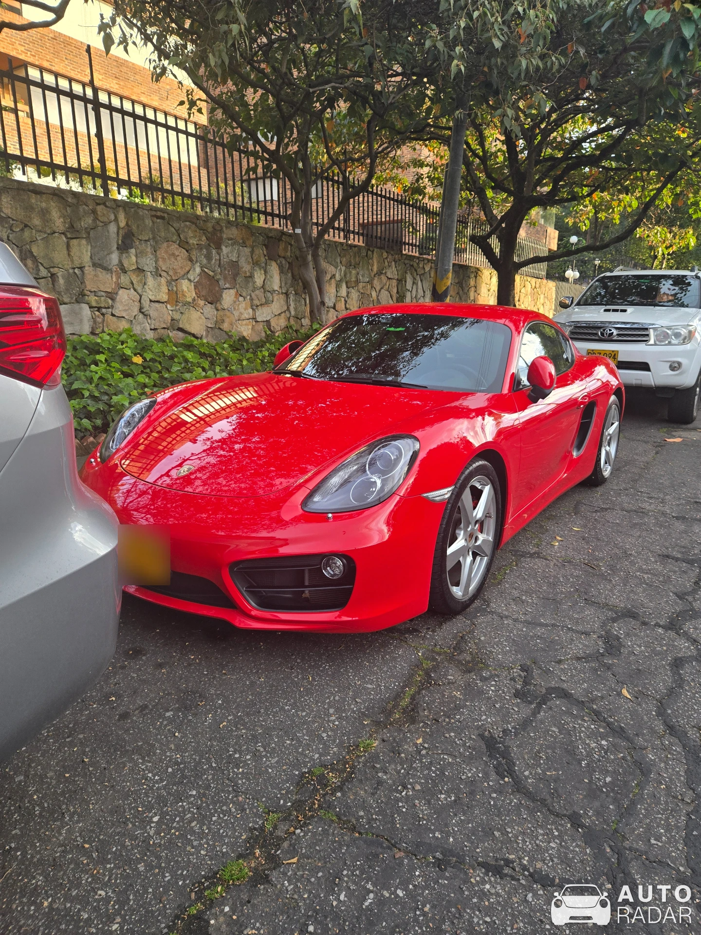 Porsche 981 Cayman S spotted in Bogotá, Colombia