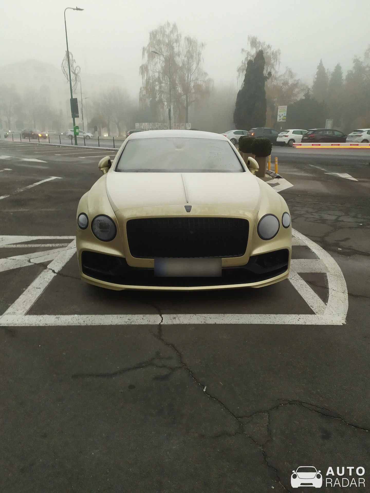 Bentley Flying Spur V8 spotted in Brașov, Romania