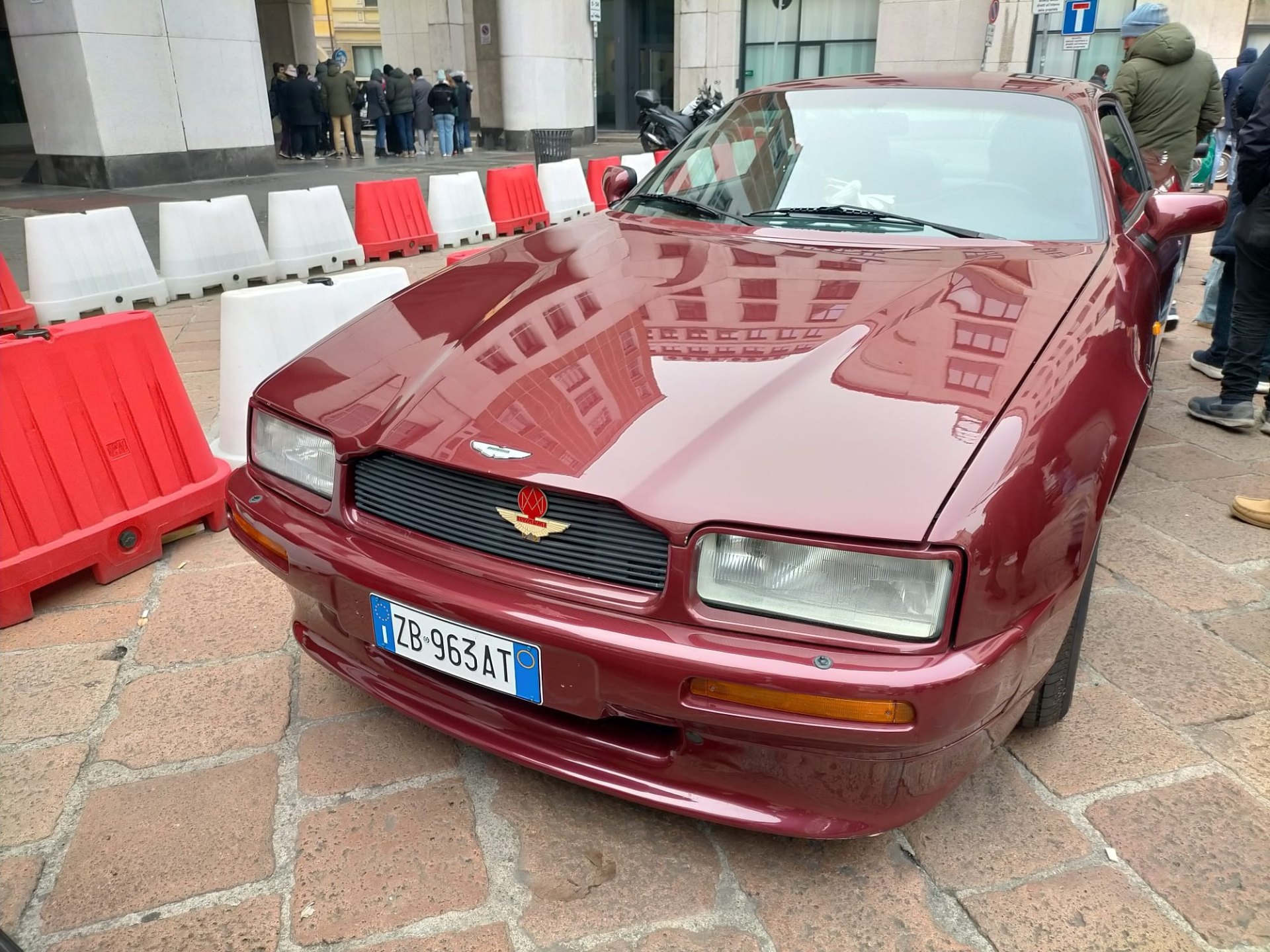 Aston Martin Virage Volante