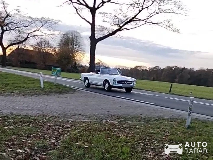 Mercedes-Benz 280 SL spotted in Ruurlo, Netherlands