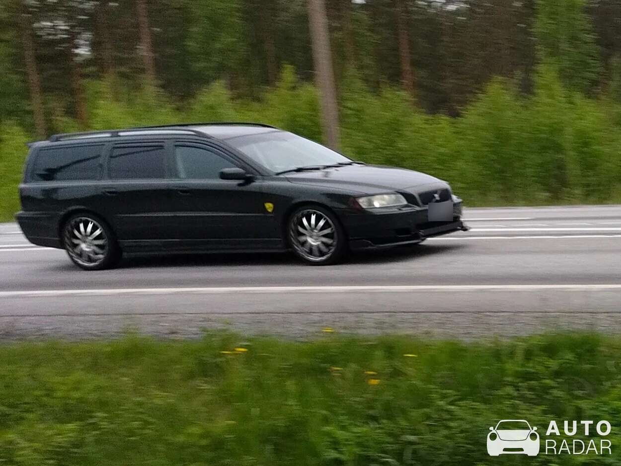 Volvo V70 spotted in Leivonmäki
