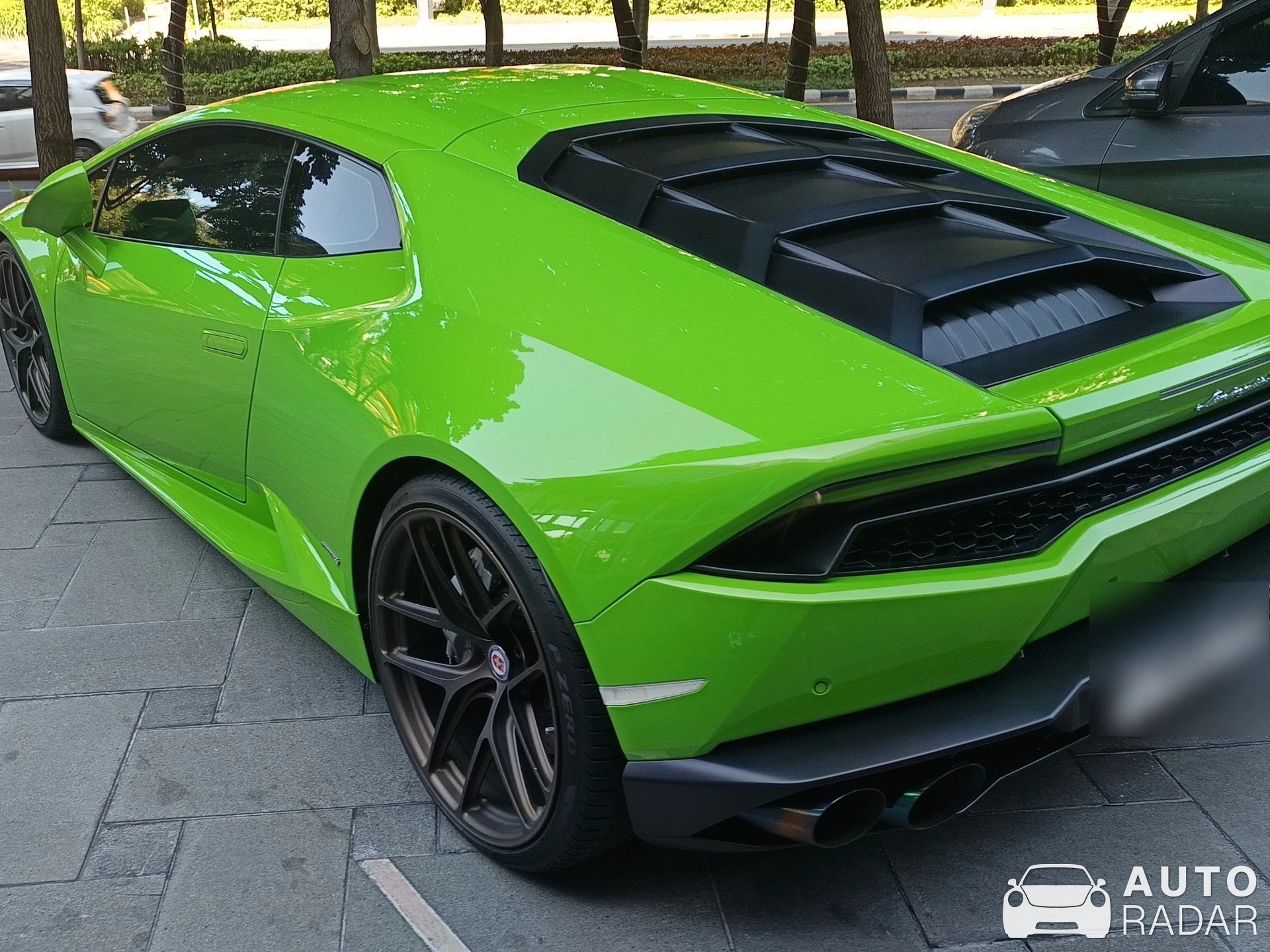 Lamborghini Huracán LP610-4 spotted in Surabaya, Indonesia