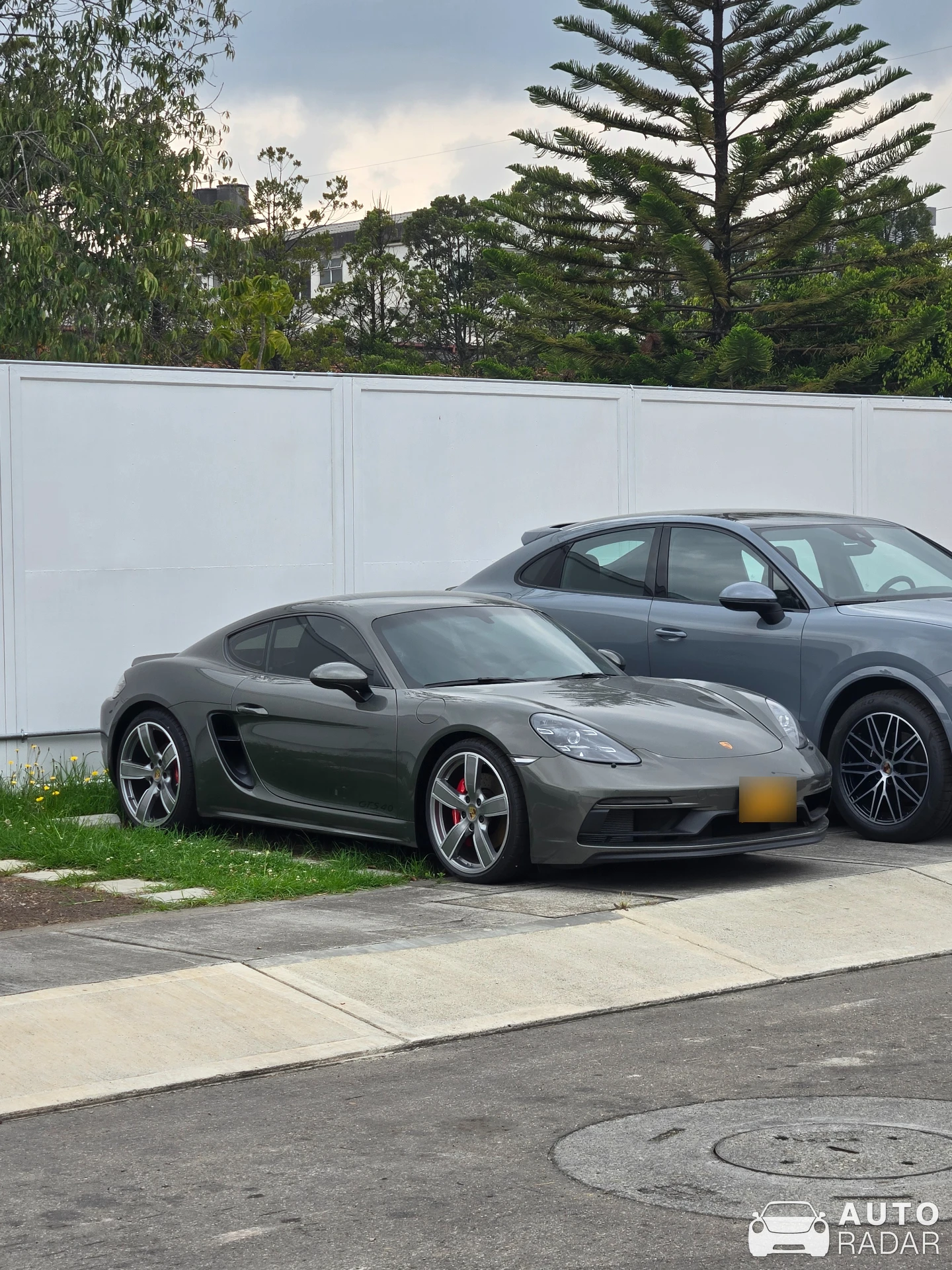 Porsche 718 Cayman GTS 4.0 spotted in Bogotá, Colombia