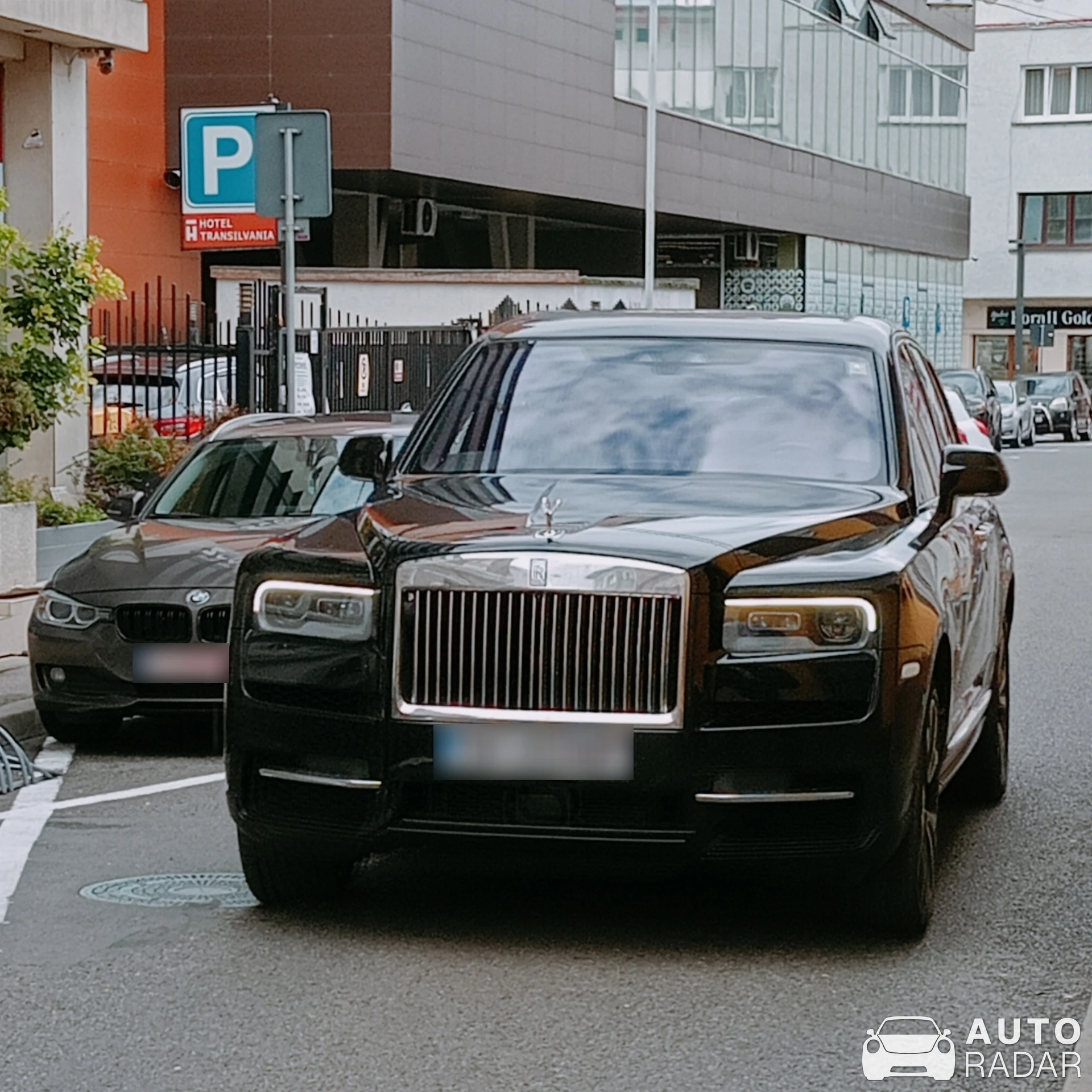 Rolls-Royce Cullinan spotted in Cluj-Napoca, Romania