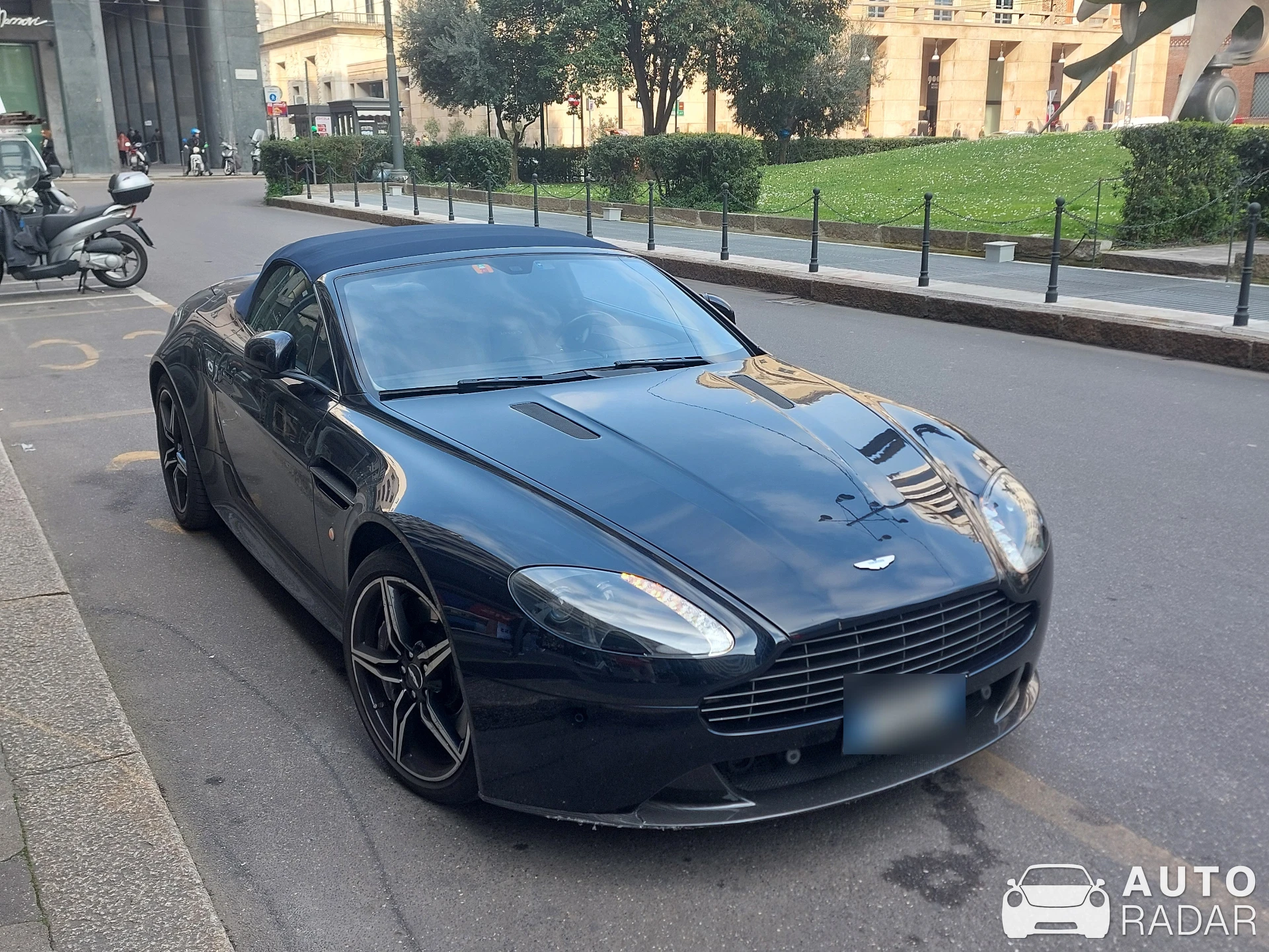 Aston Martin V12 Vantage S Roadster spotted in Milano