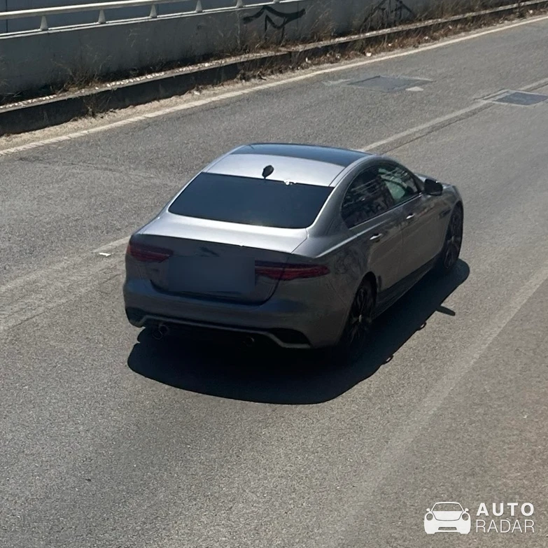 Jaguar XF 2016 spotted in Almada