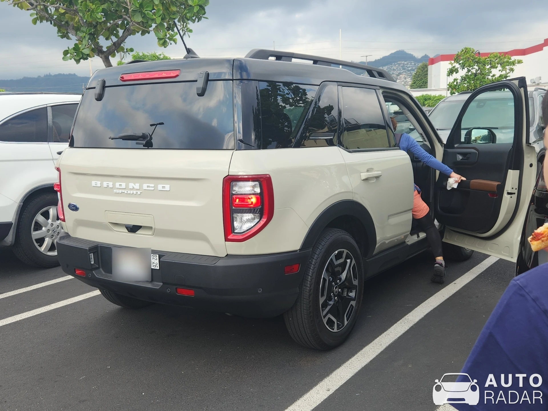 Ford Bronco II spotted in Honolulu