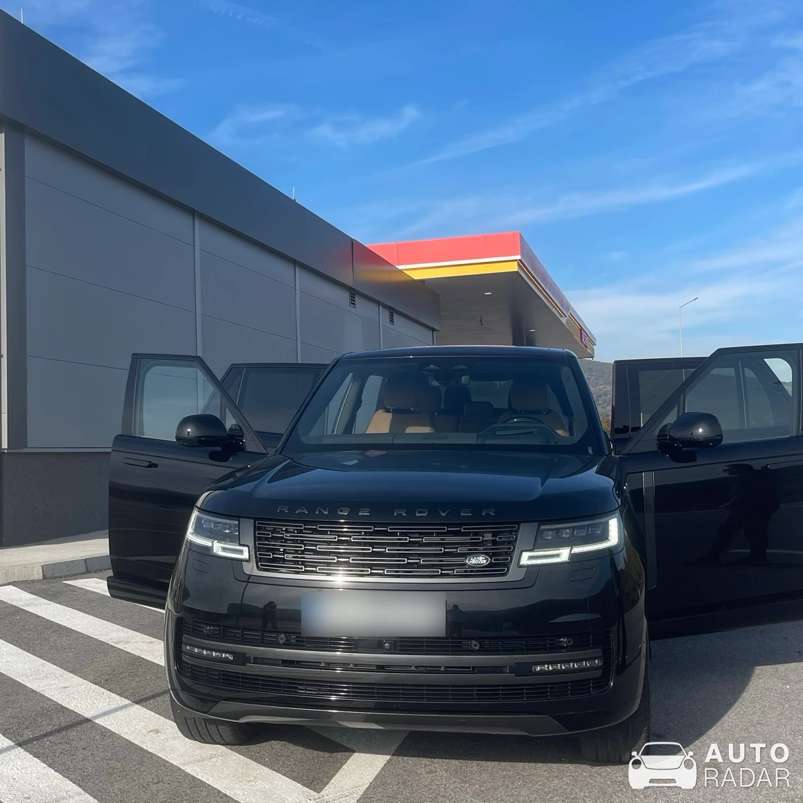 Land Rover Range Rover SV Coupé spotted in Katlanovo