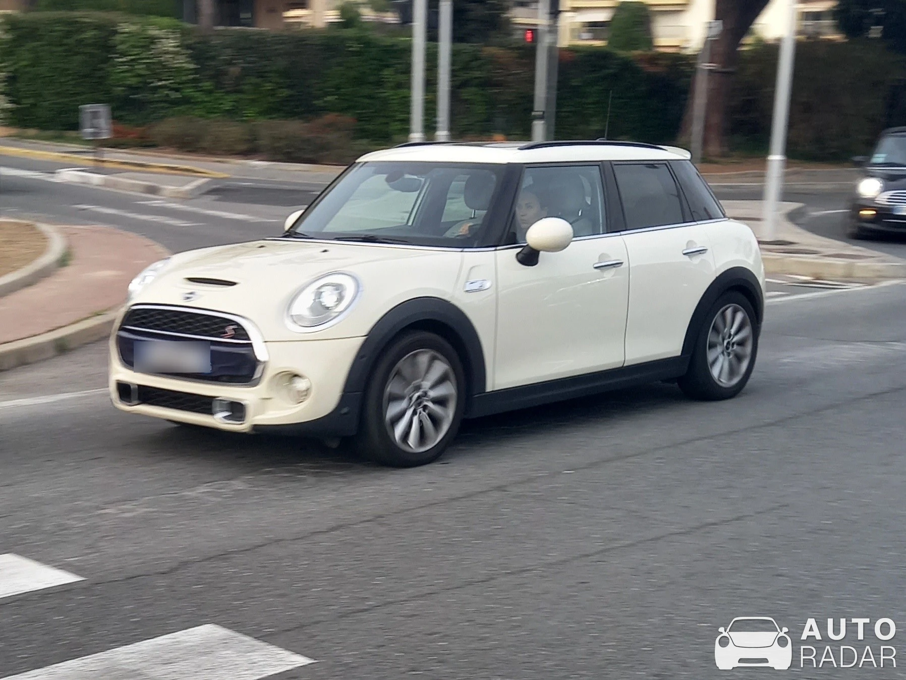 Mini Cooper S 5-Door spotted in Saint-Laurent-du-Var