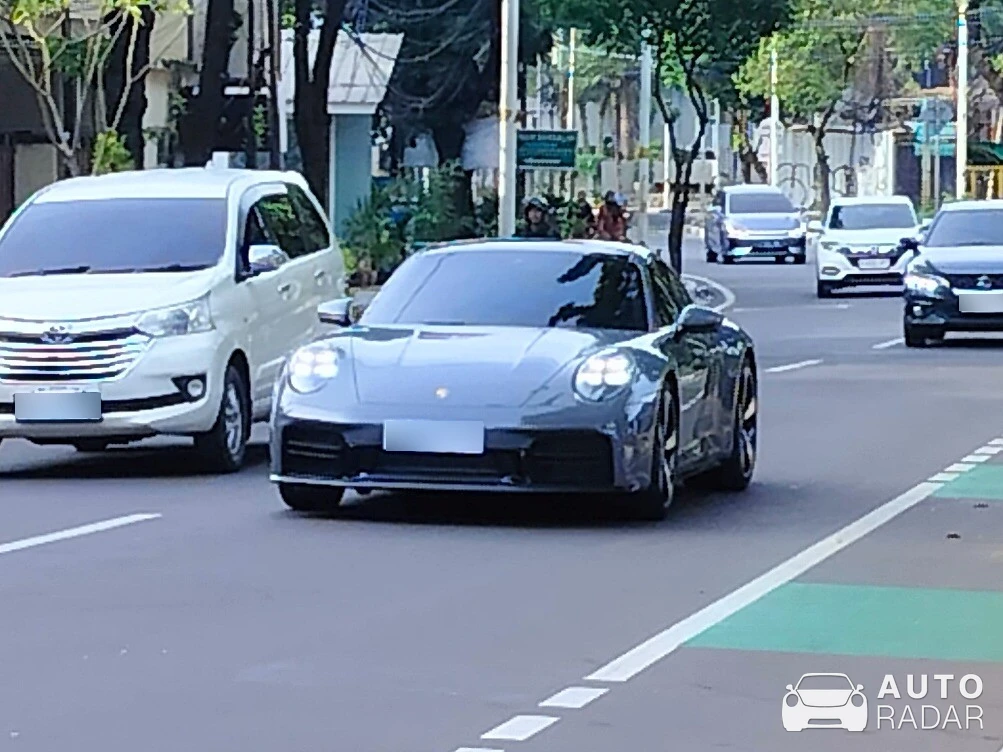 Porsche 992 Carrera S MkI spotted in Kota Jakarta Selatan, Indonesia