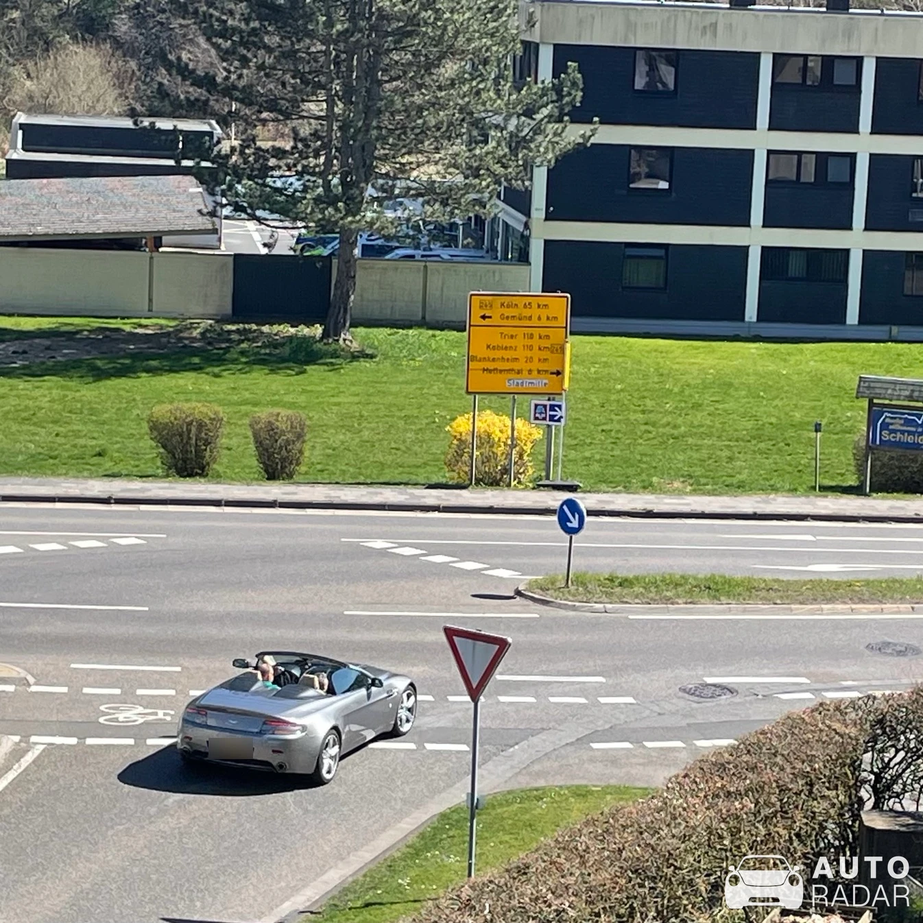 Aston Martin V8 Vantage Roadster spotted in Schleiden