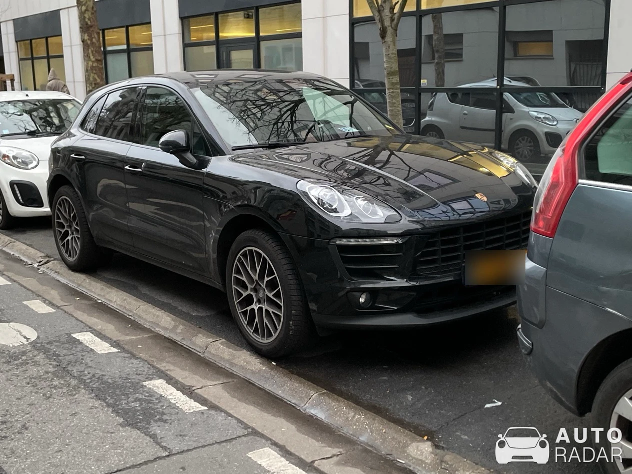 Porsche Macan spotted in Boulogne-Billancourt, France