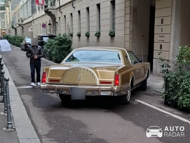 Lincoln Continental Mark V spotted in Milano, Italy
