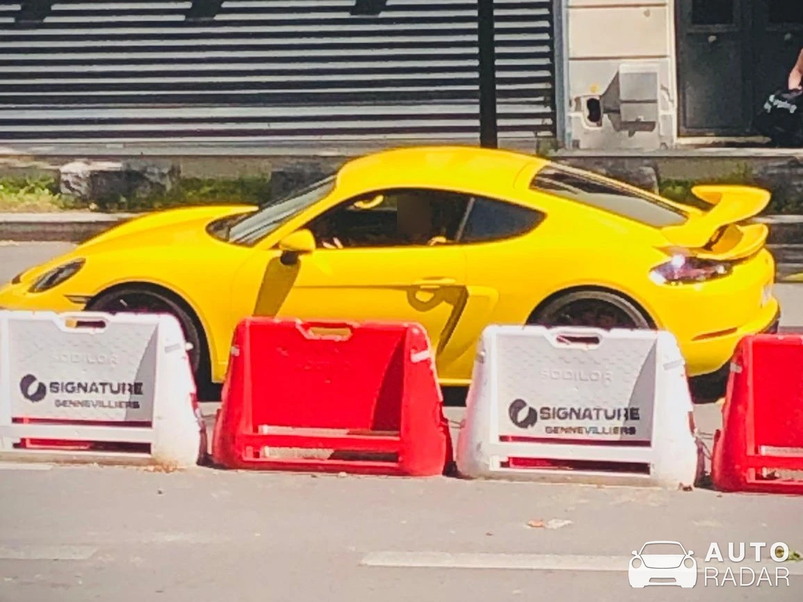 Porsche 981 Cayman GT4 spotted in Boulogne-Billancourt, France