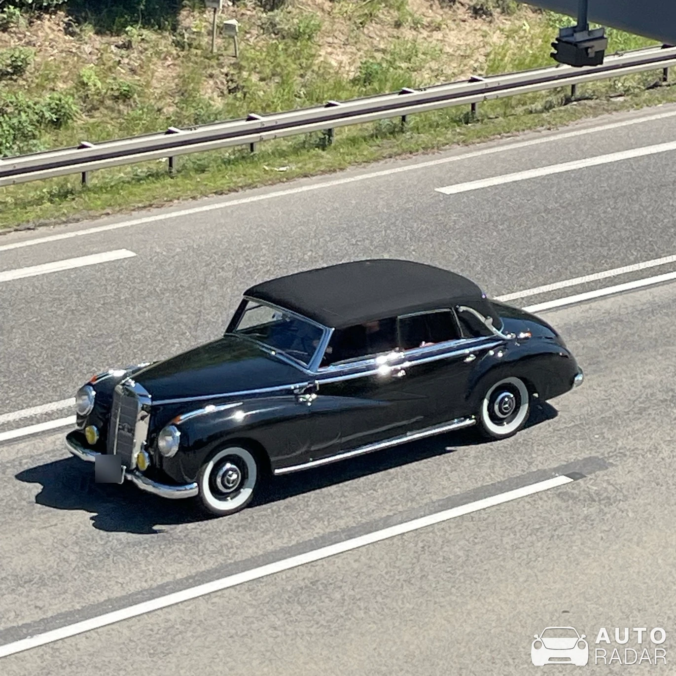 Mercedes-Benz 300E spotted in Neu-Isenburg