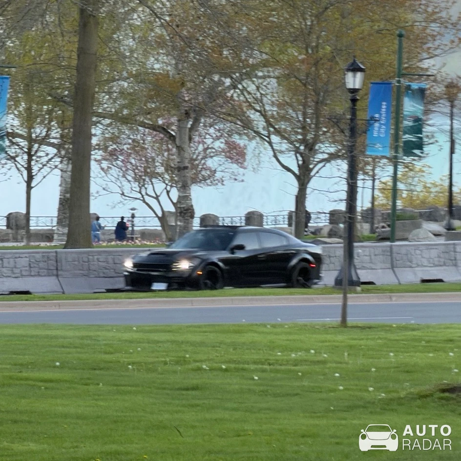 Dodge Charger SRT Hellcat Widebody spotted in Niagara Falls