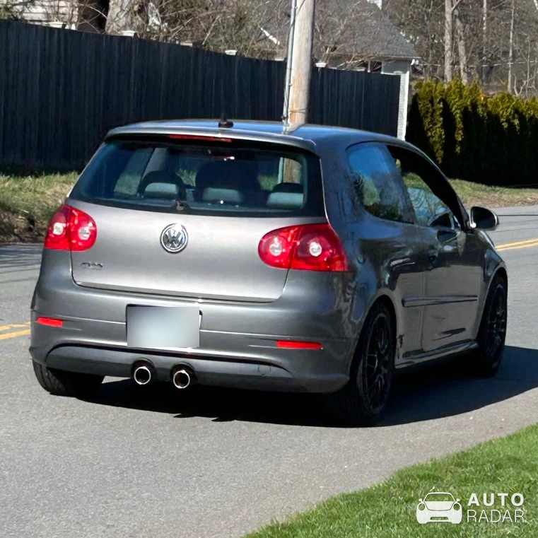 Volkswagen Golf V R32 spotted in Barrington