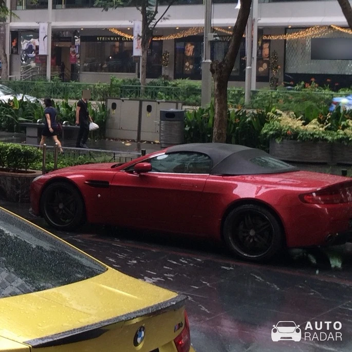 Aston Martin V8 Vantage Roadster spotted in Singapore, Singapore