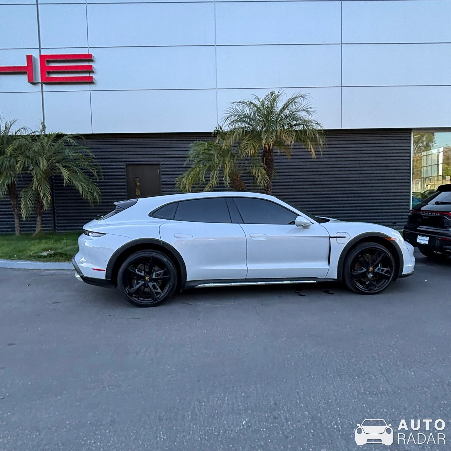 Porsche Taycan 4 Cross Turismo spotted in Hawthorne, United States