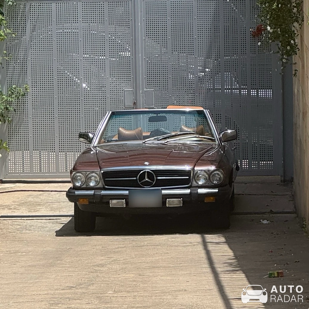 Mercedes-Benz 450 SL R107 spotted in Beyrouth