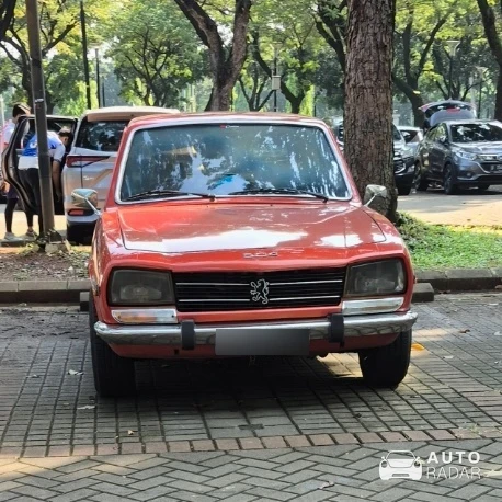 Peugeot 504 Coupé spotted in Jakarta