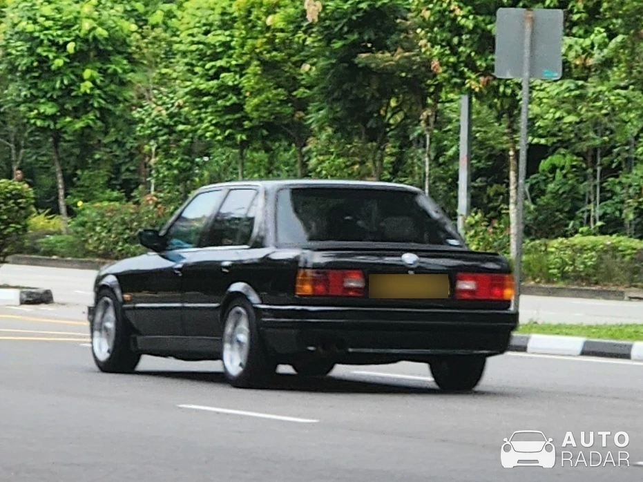 BMW 3 Series E30 spotted in Singapore, Singapore