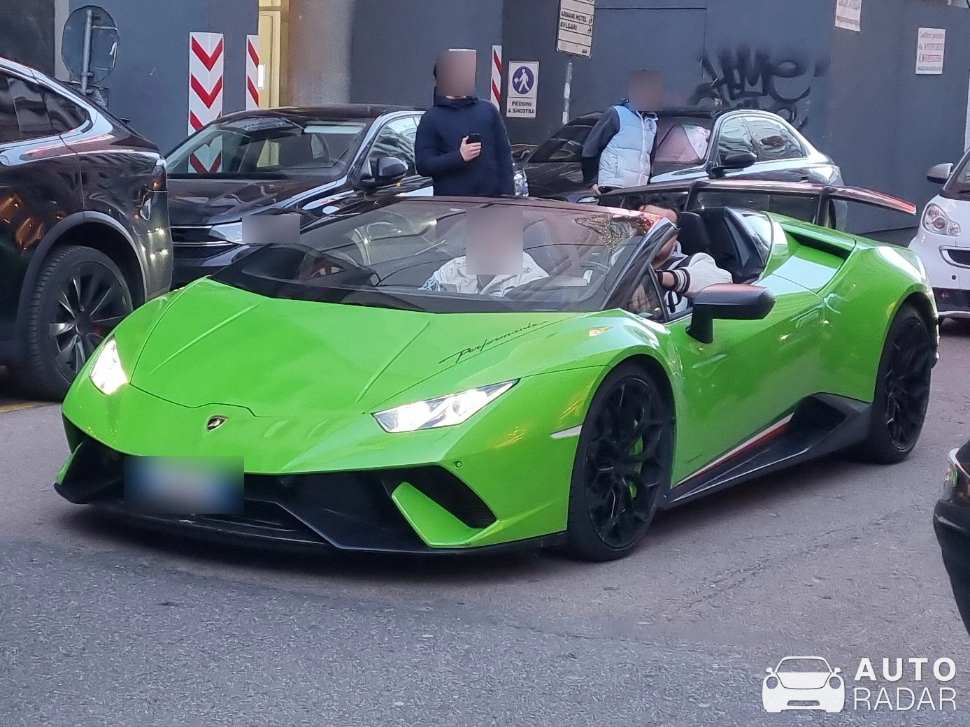 Lamborghini Huracán LP640-4 Performante Spyder spotted in Milano, Italia