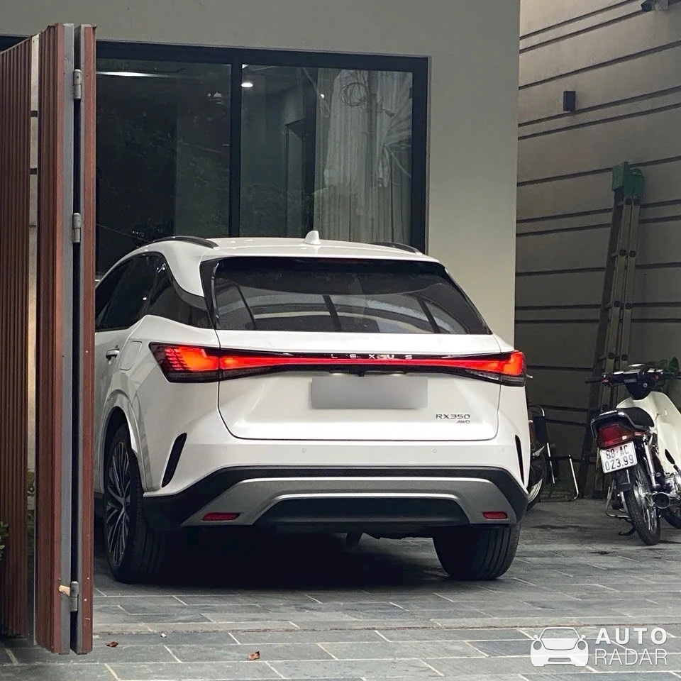 Lexus RX 350 spotted in Thành phố Vĩnh Yên, Việt Nam