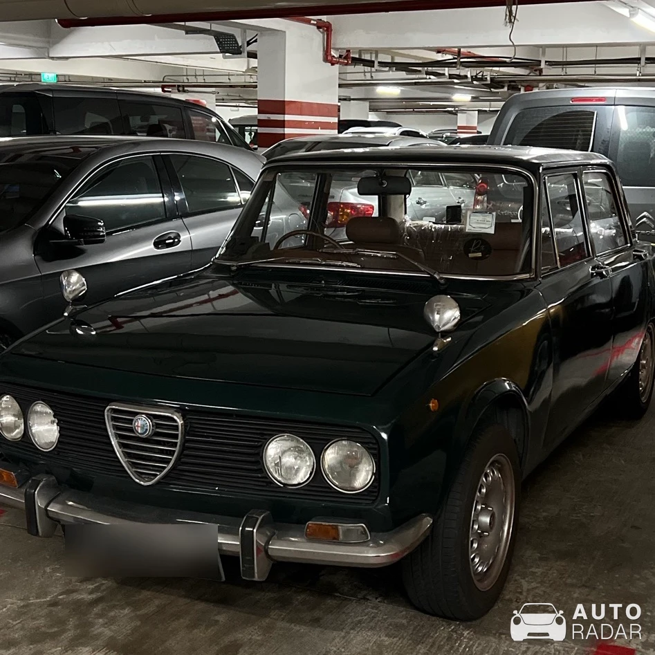 Alfa Romeo 2000 Berlina spotted in Singapore